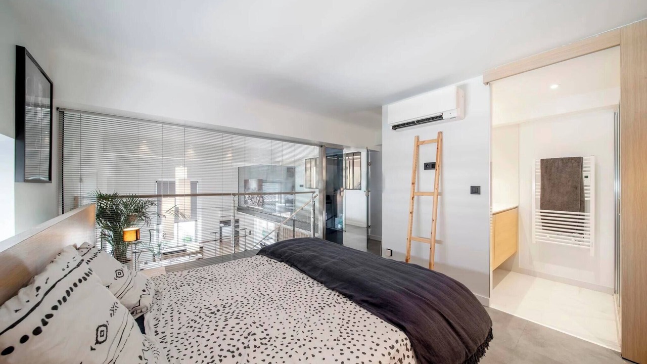 Photo of Bedroom in California - Pezou