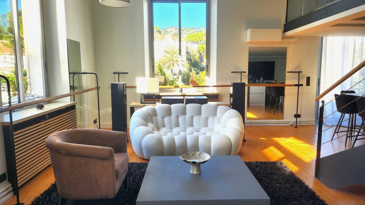 Photo of Livingroom in California - Pezou