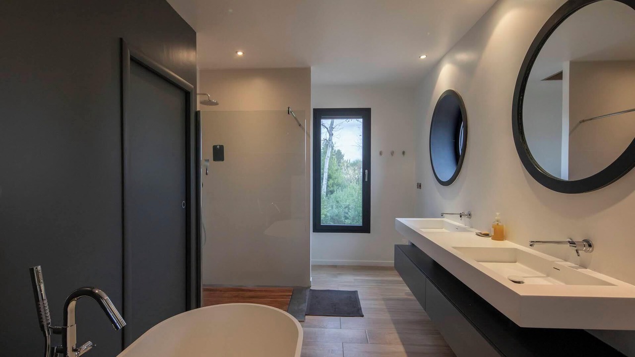 Photo of Bathroom in Maussane