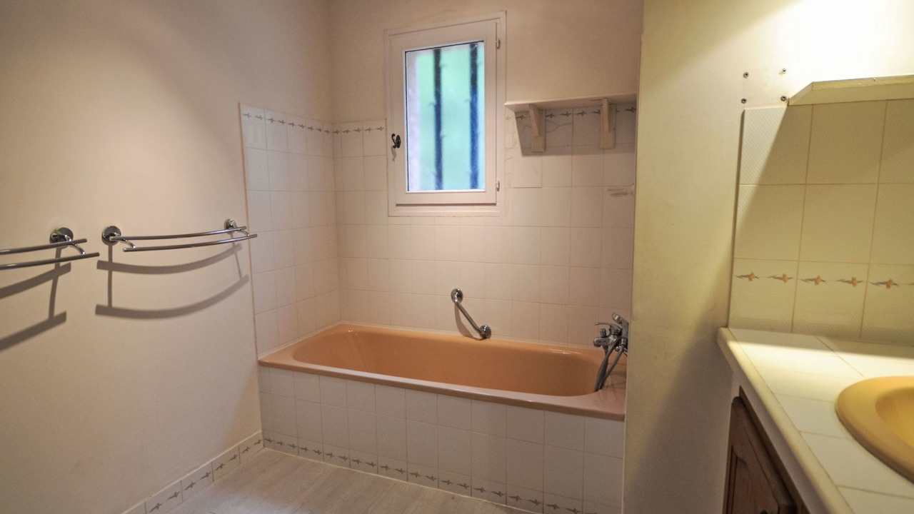 Photo of Bathroom in Graveson
