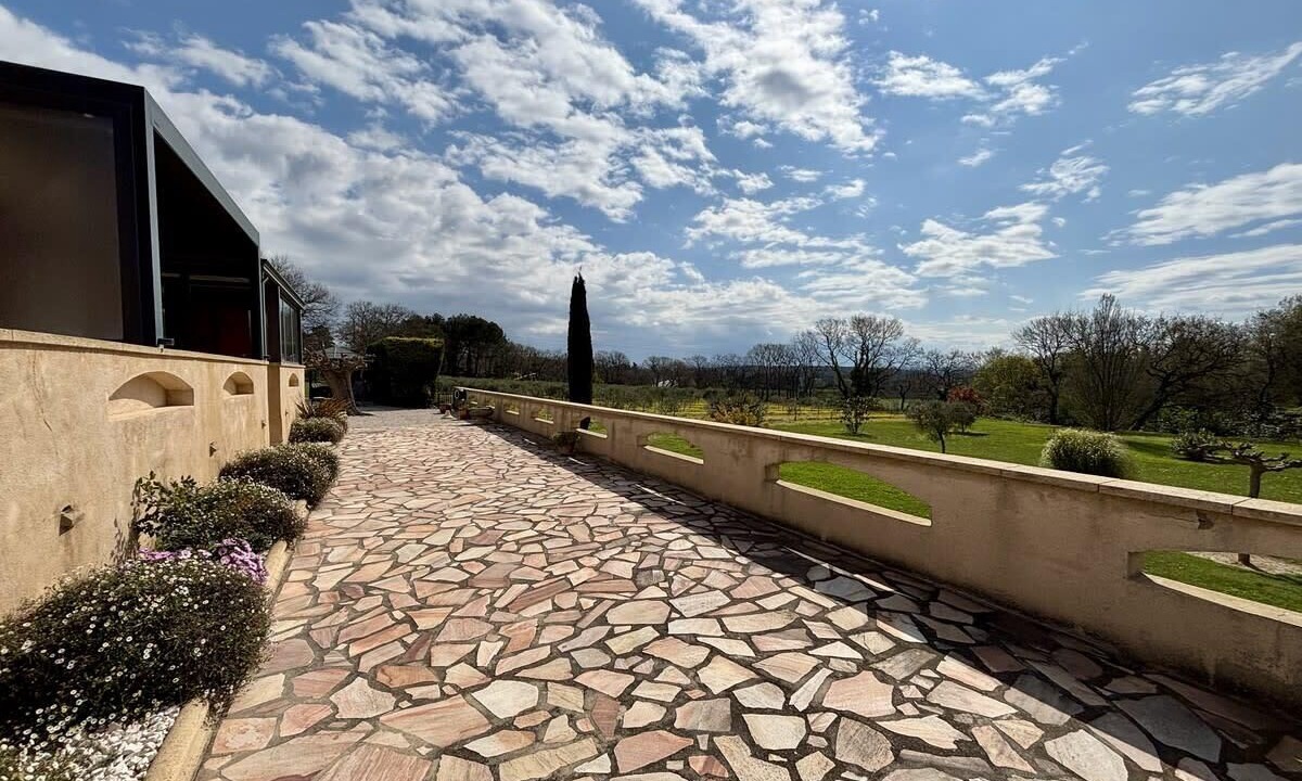 Photo of Outdoor in Pont Royal