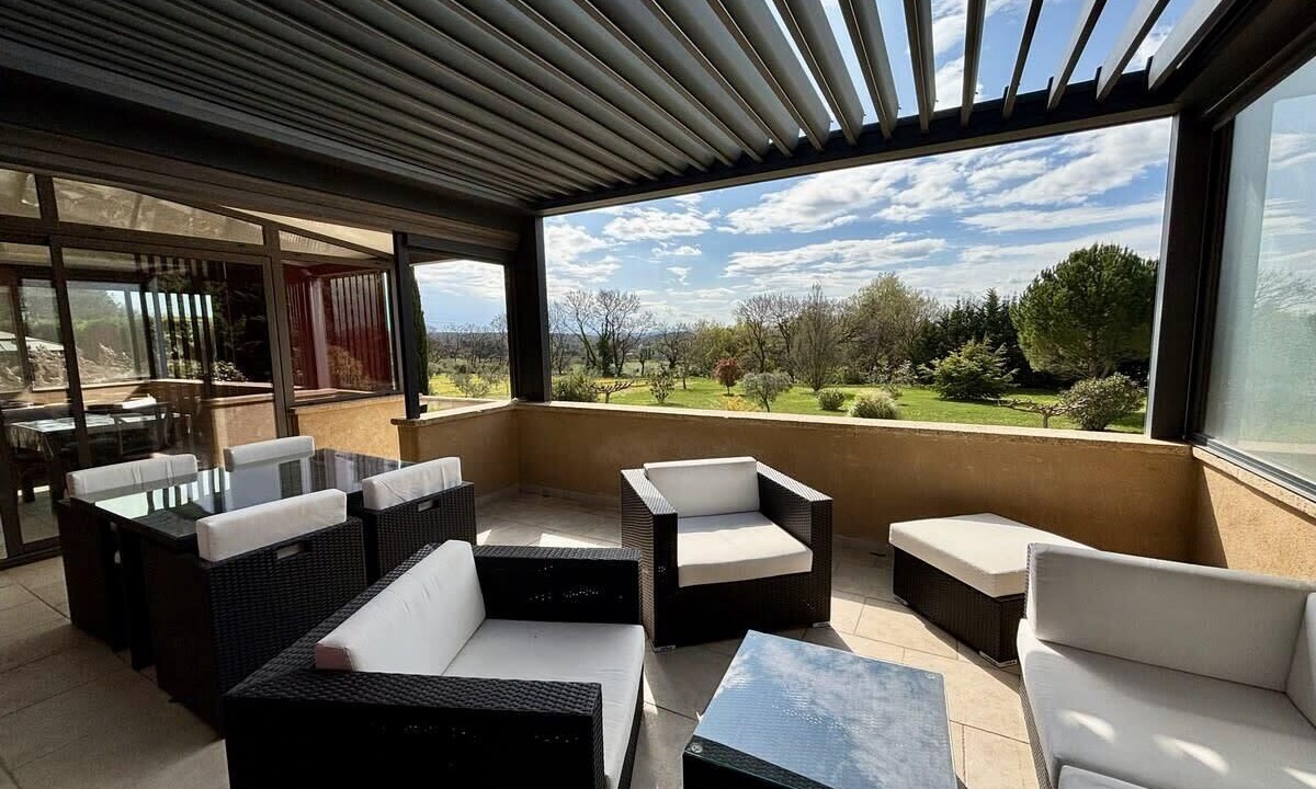 Photo of Patio Balcony in Pont Royal