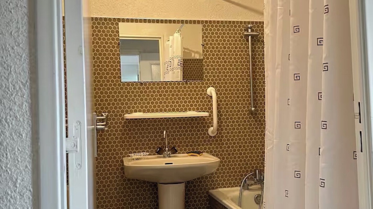 Photo of Bathroom in Enchastrayes