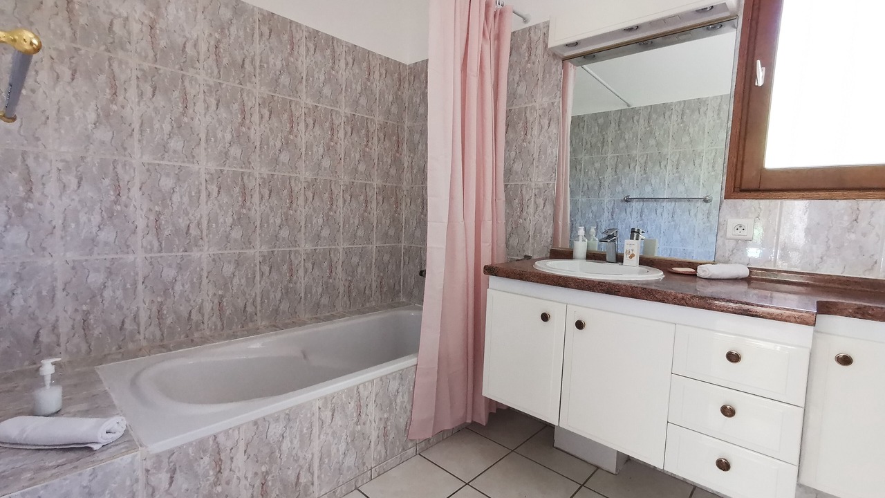 Photo of Bathroom in Gemenos