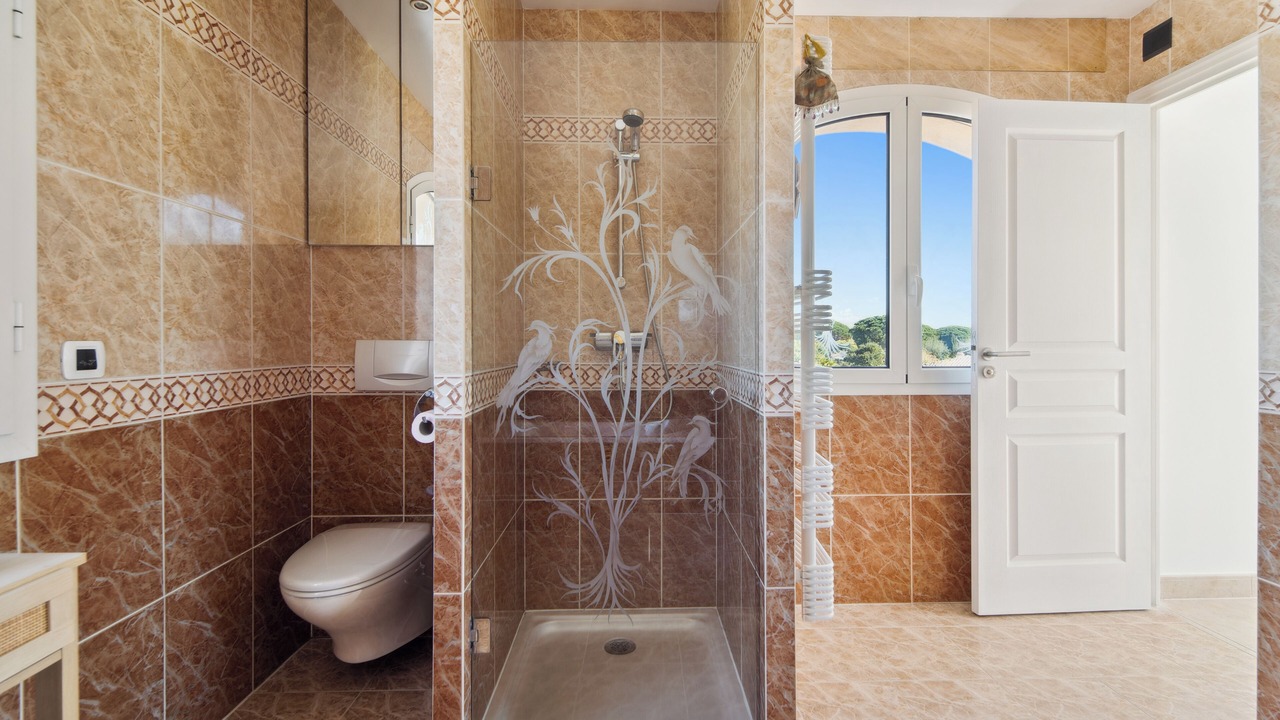Photo of Bathroom in Guerrevieille