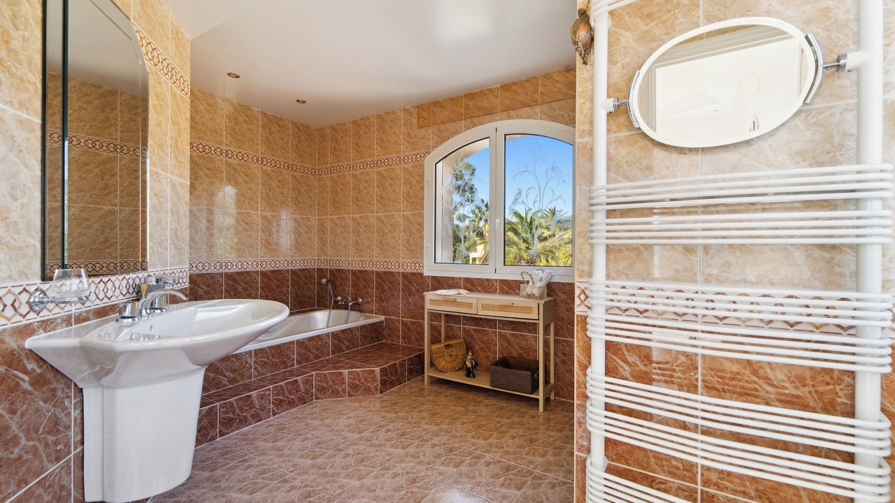 Photo of Bathroom in Guerrevieille