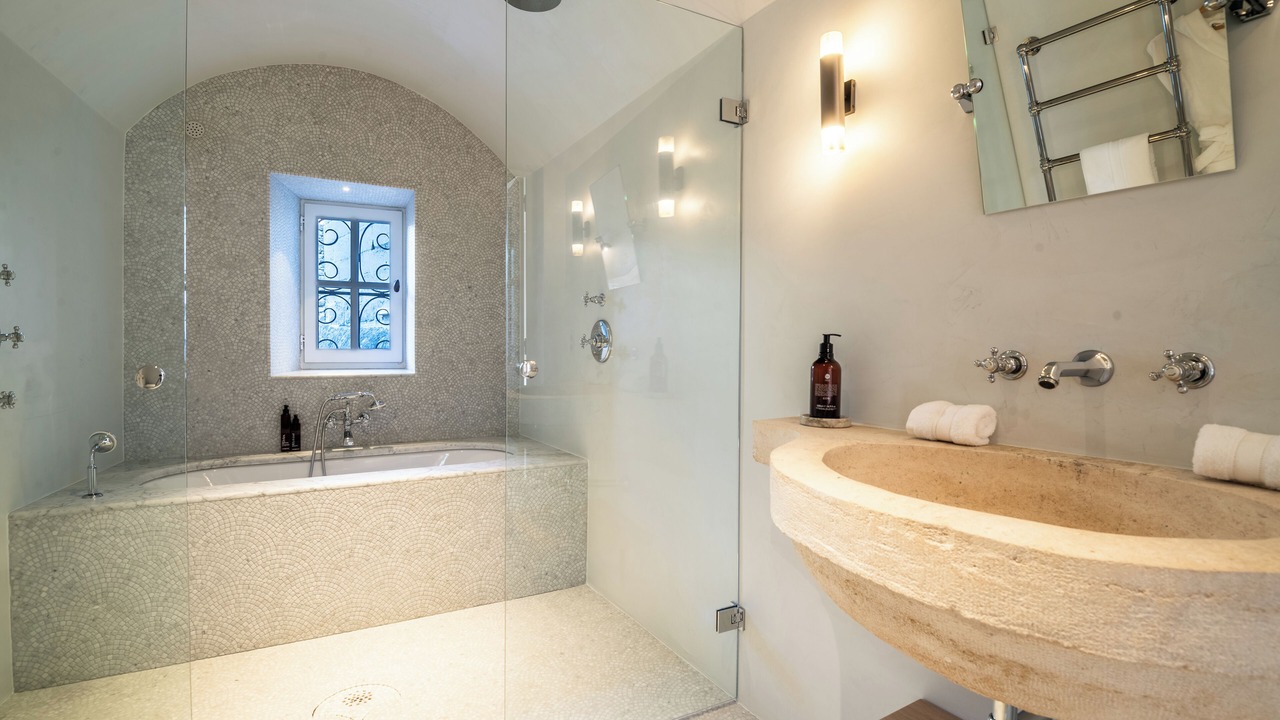 Photo of Bathroom in St.-Remy-de-Provence