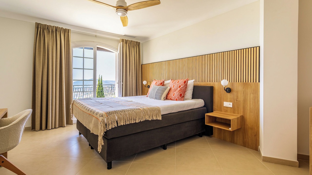 Photo of Bedroom in Mandelieu-La-Napoule