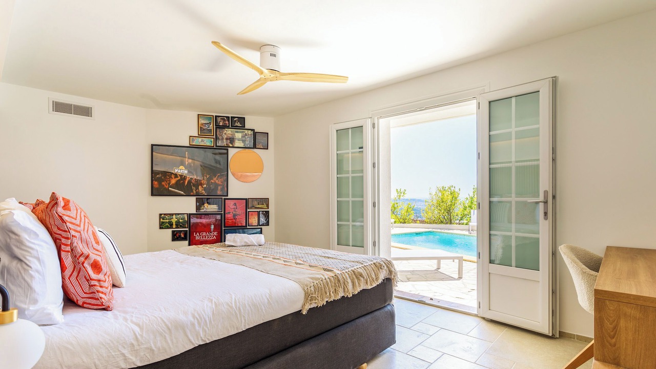 Photo of Bedroom in Mandelieu-La-Napoule