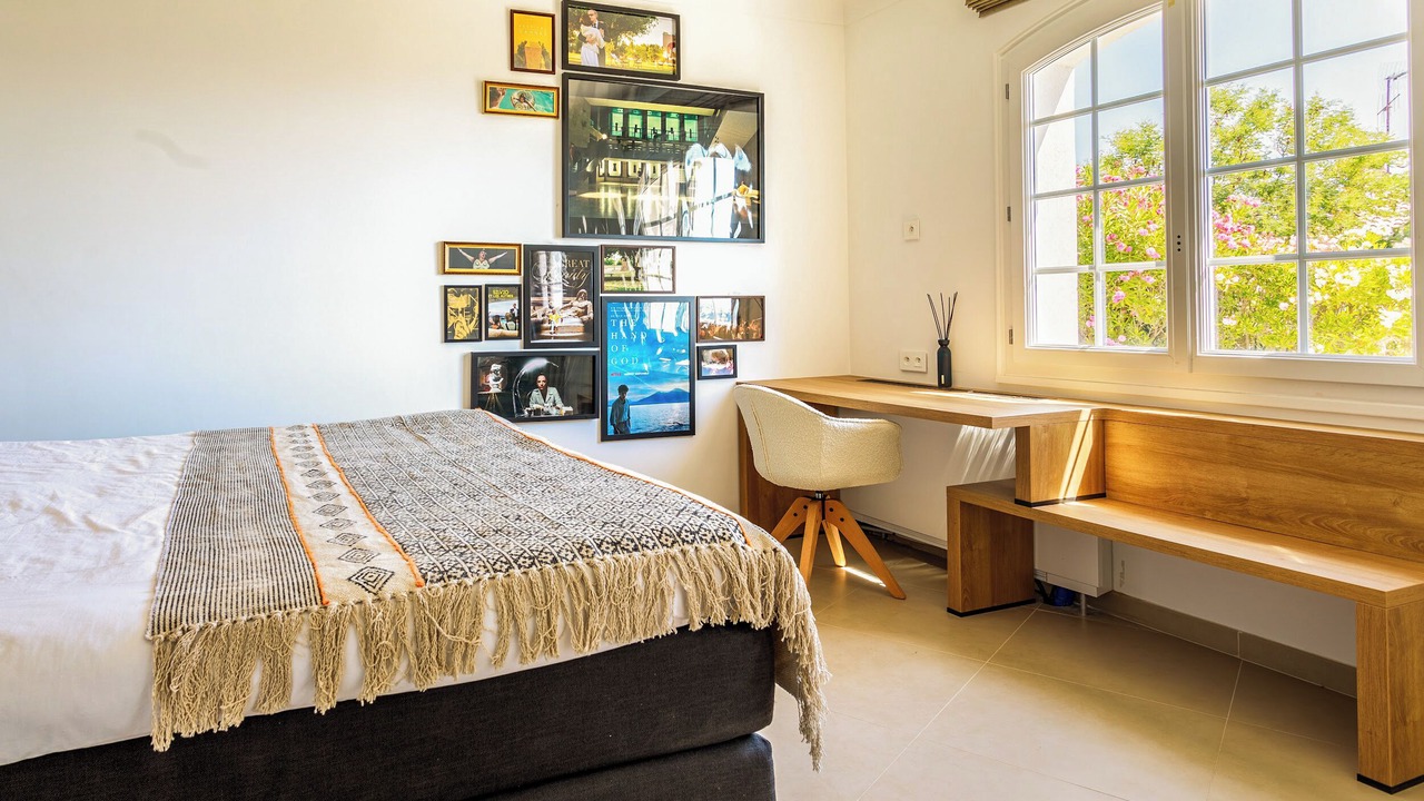 Photo of Bedroom in Mandelieu-La-Napoule