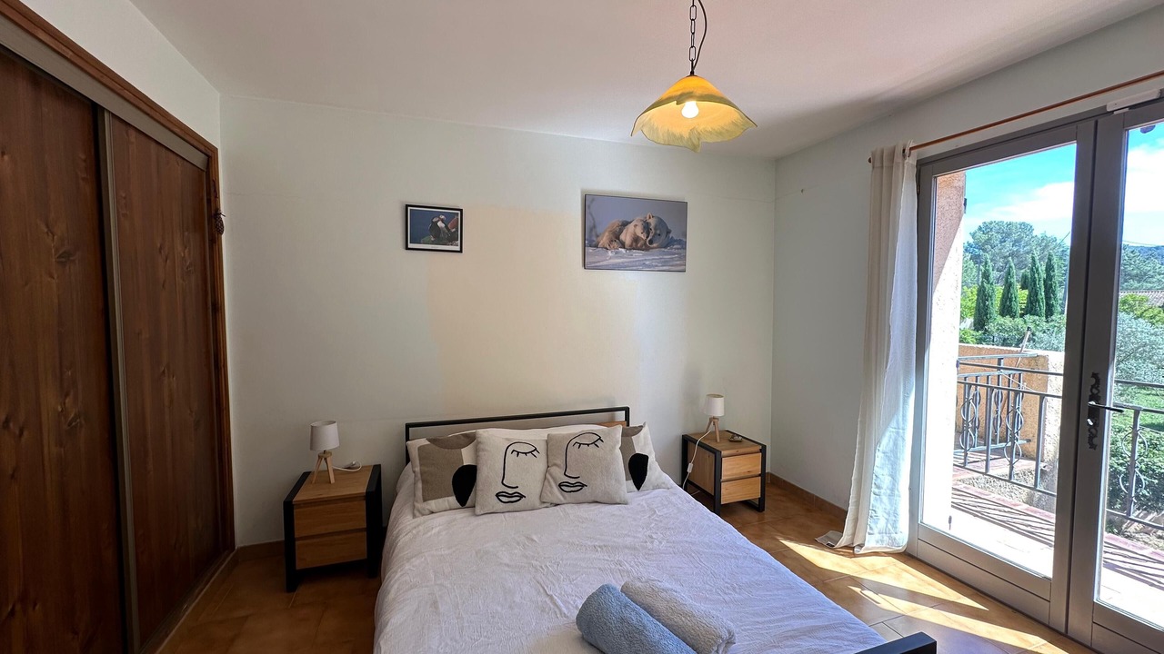 Photo of Bedroom in Simiane-Collongue