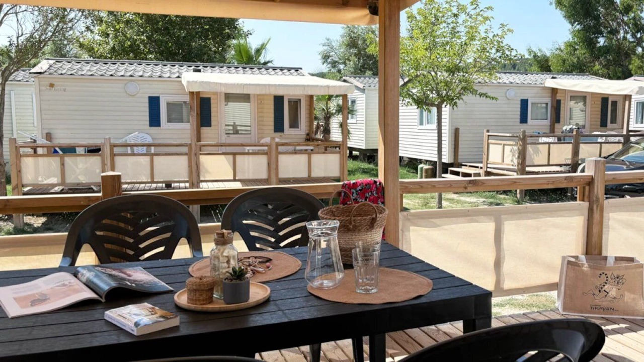 Photo of Outdoor in Saint-Mitre-les-Remparts