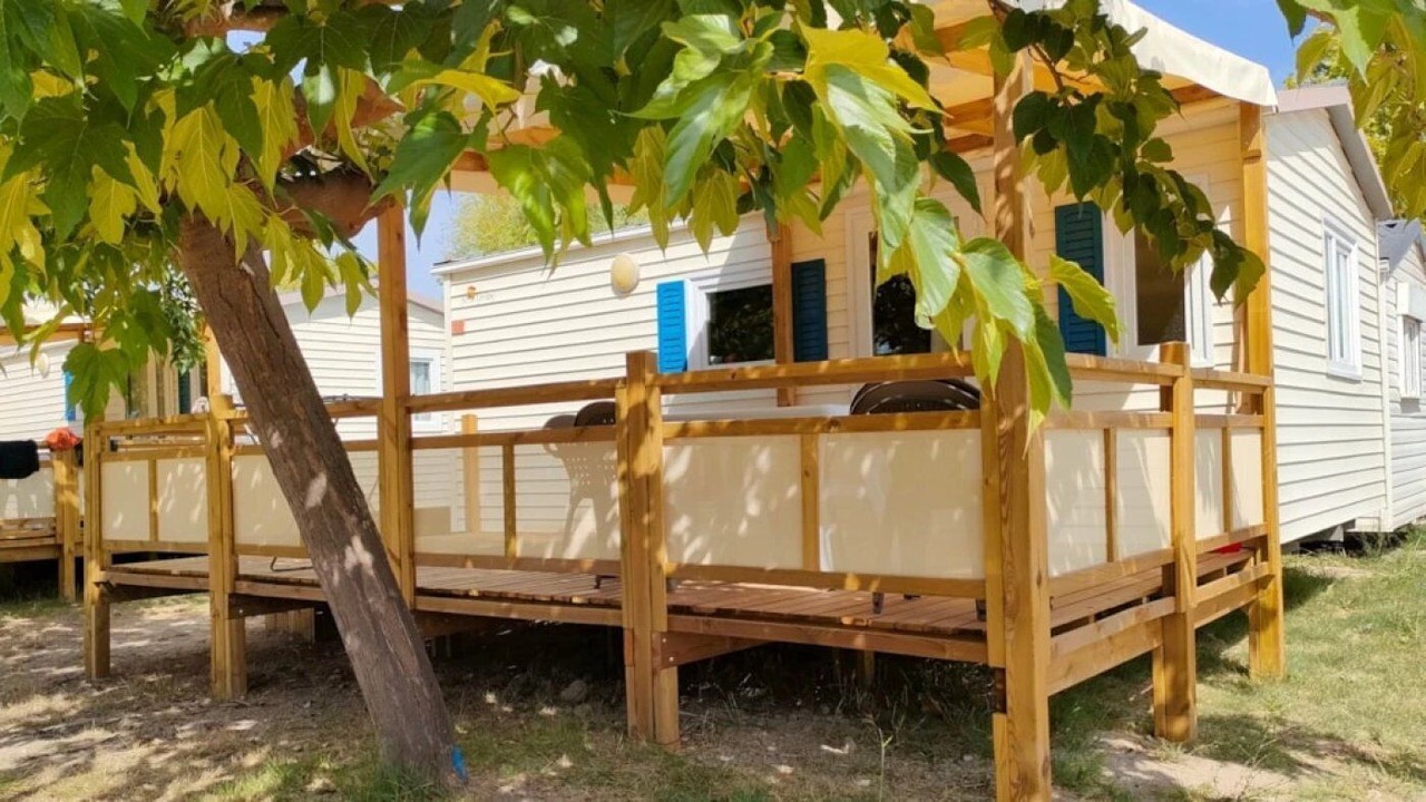 Photo of Outdoor in Saint-Mitre-les-Remparts