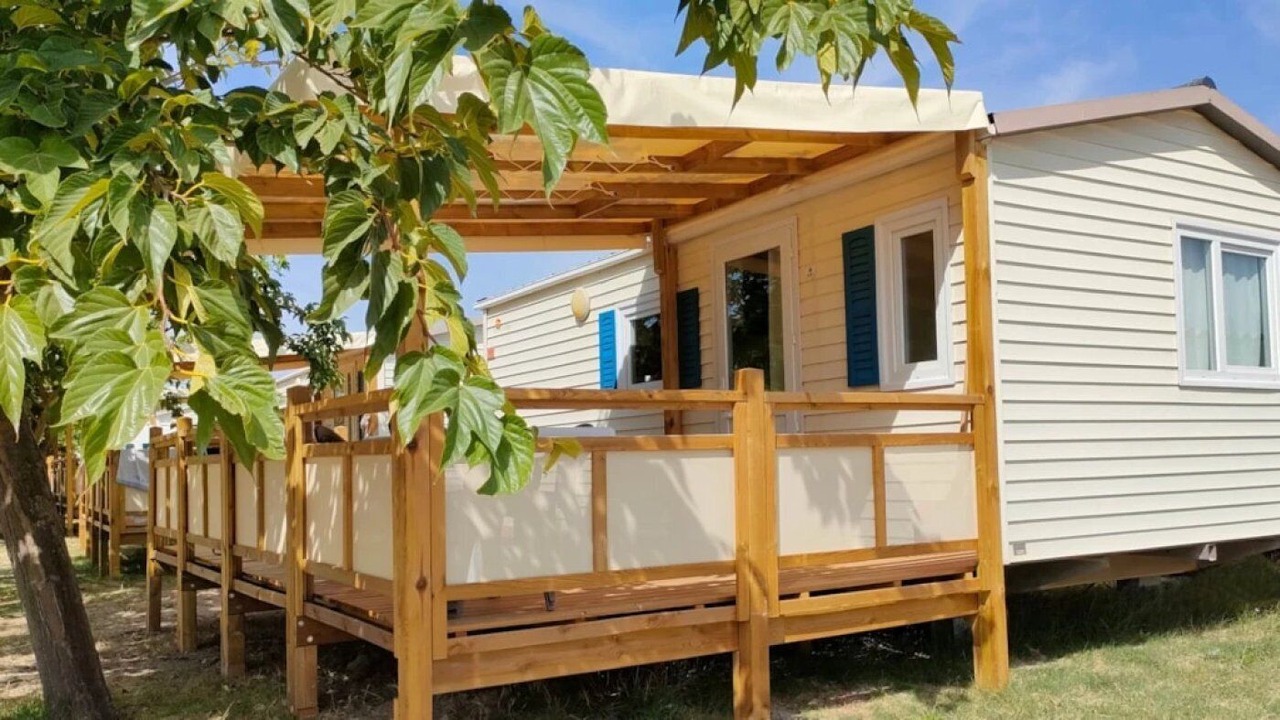 Photo of Outdoor in Saint-Mitre-les-Remparts