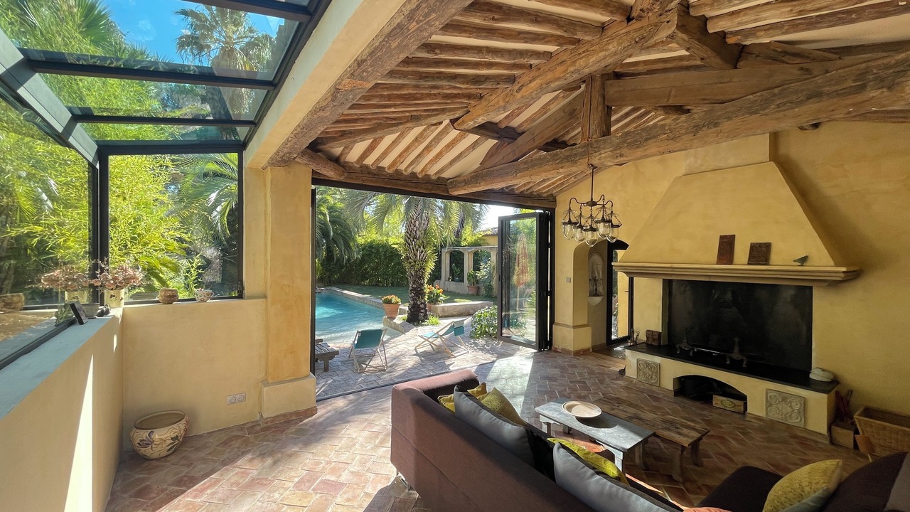 Photo of Livingroom in Evenos