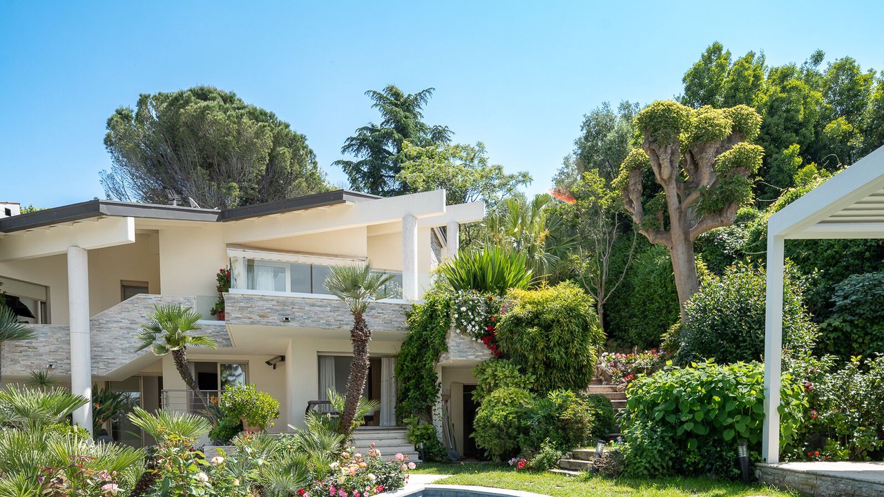 Photo of Outdoor in California - Pezou