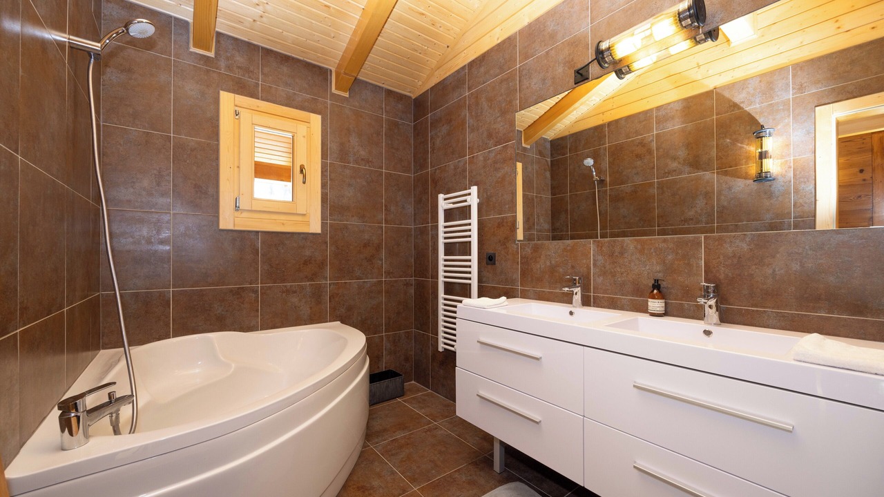 Photo of Bathroom in Saint-Etienne-de-Tinee