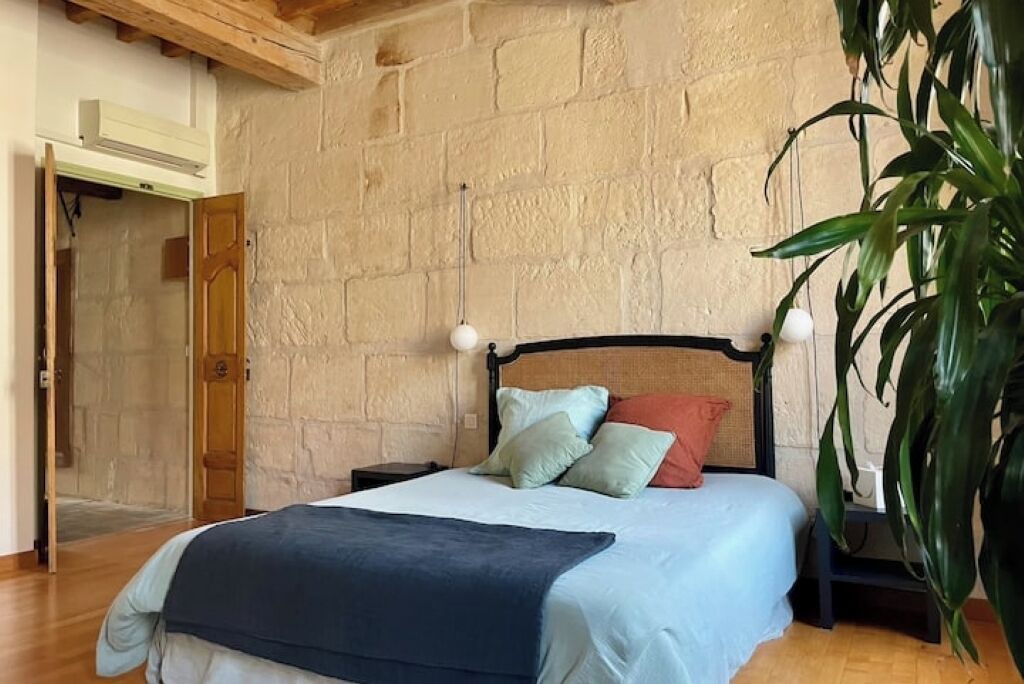 Photo of Bedroom in Arles City Centre