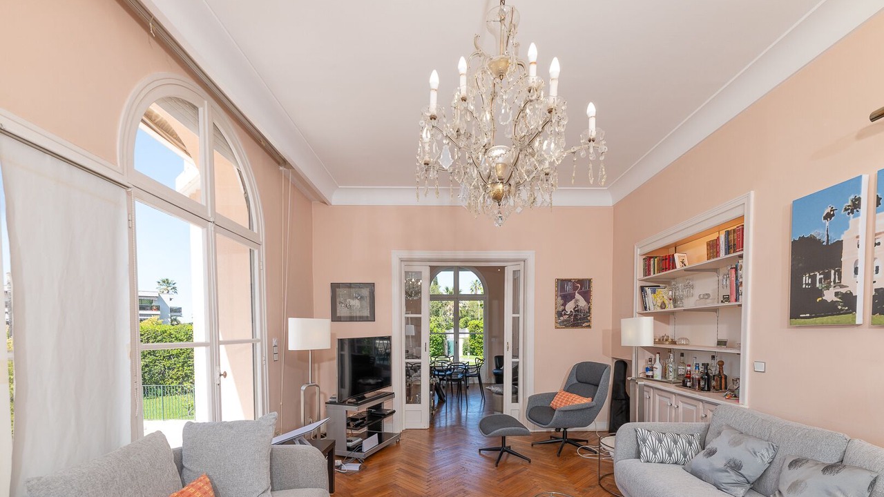 Photo of Livingroom in California - Pezou