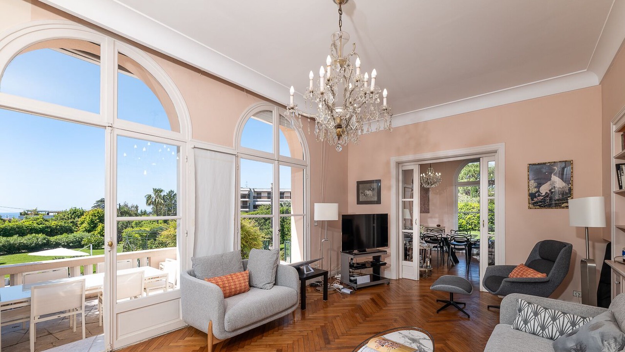 Photo of Livingroom in California - Pezou