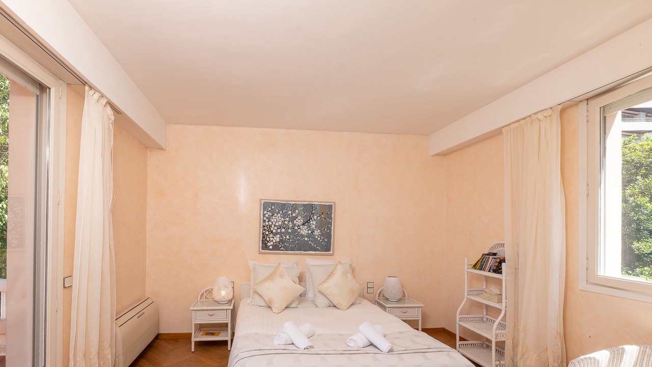 Photo of Bedroom in California - Pezou