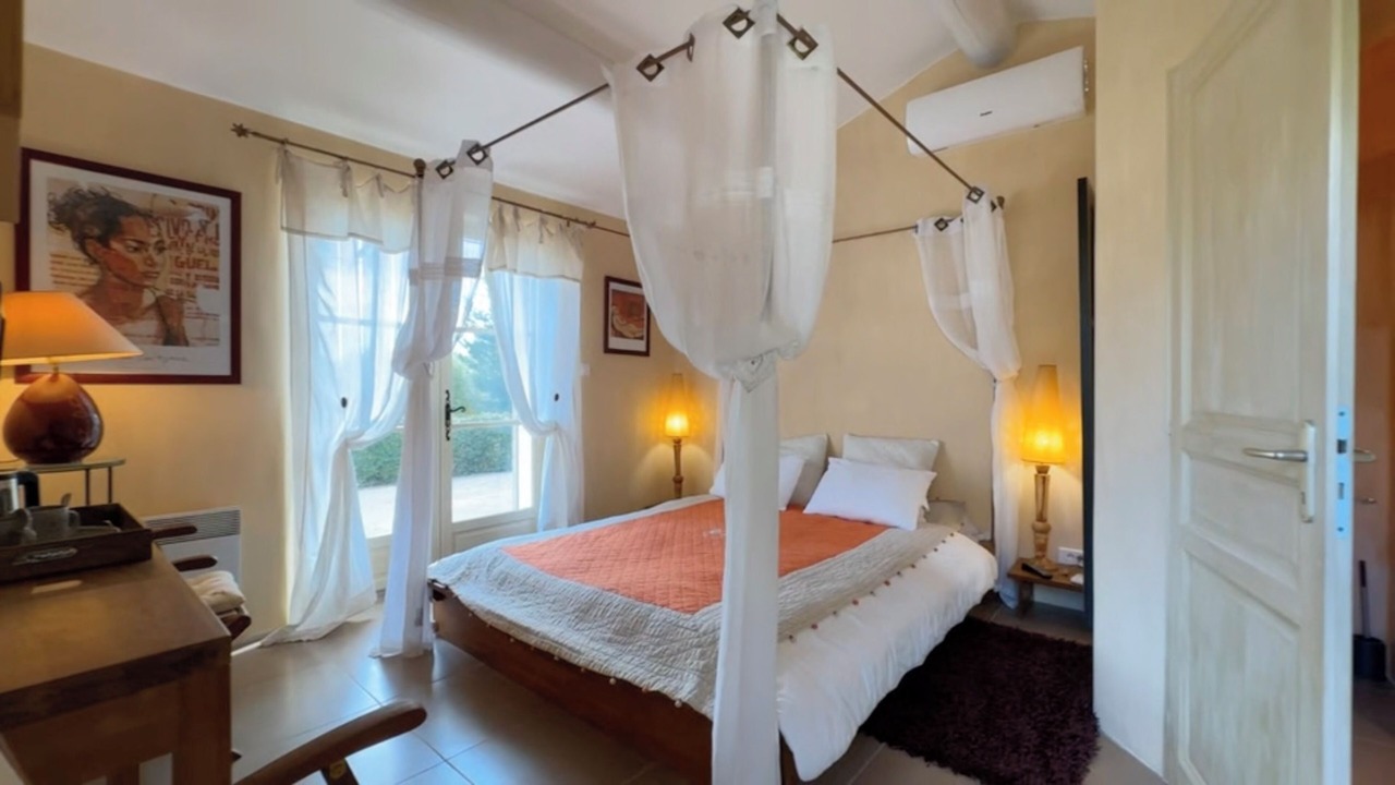 Photo of Bedroom in Les Baux-de-Provence