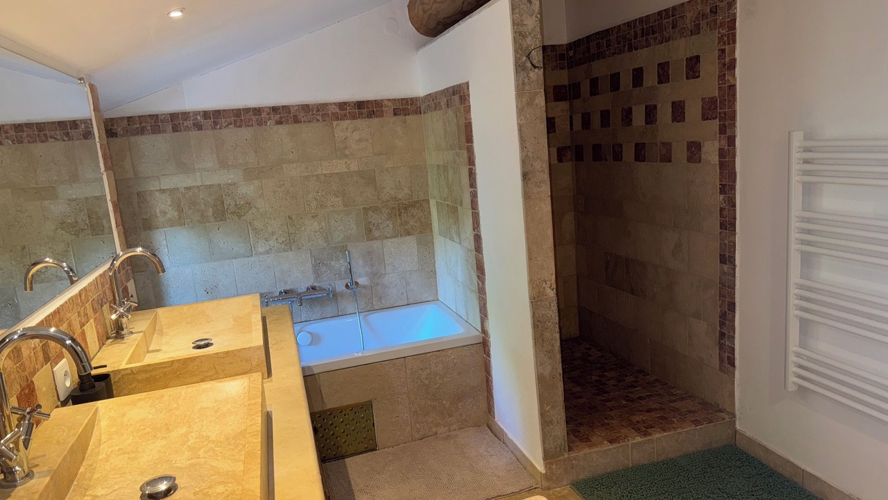 Photo of Bathroom in Bonnieux