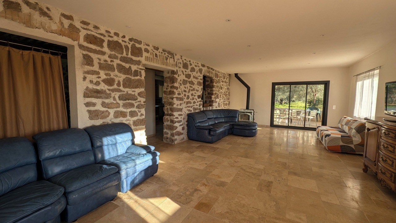 Photo of Livingroom in Le Mitan
