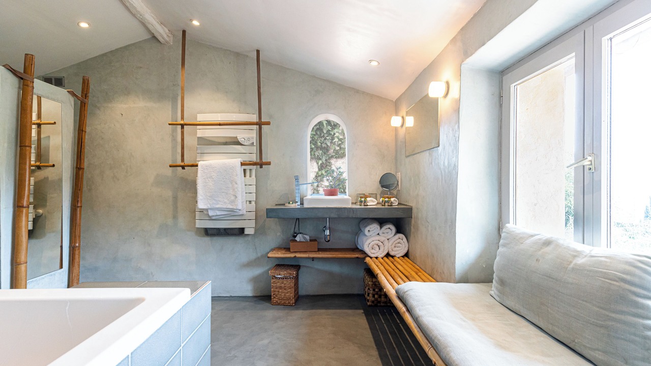 Photo of Bathroom in Chateauneuf-Villevieille