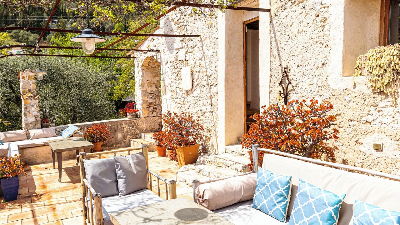 Photo of Patio Balcony in Chateauneuf-Villevieille