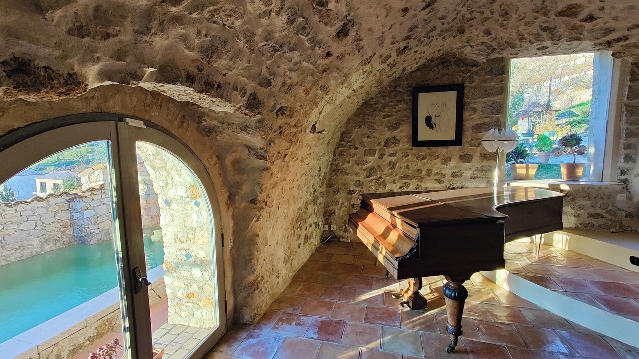 Photo of Others in Chateauneuf-Villevieille