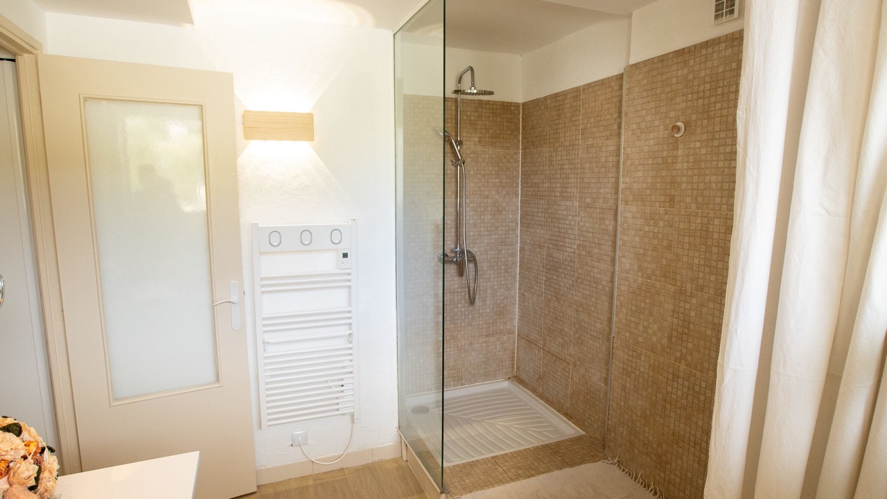 Photo of Bathroom in Carnot