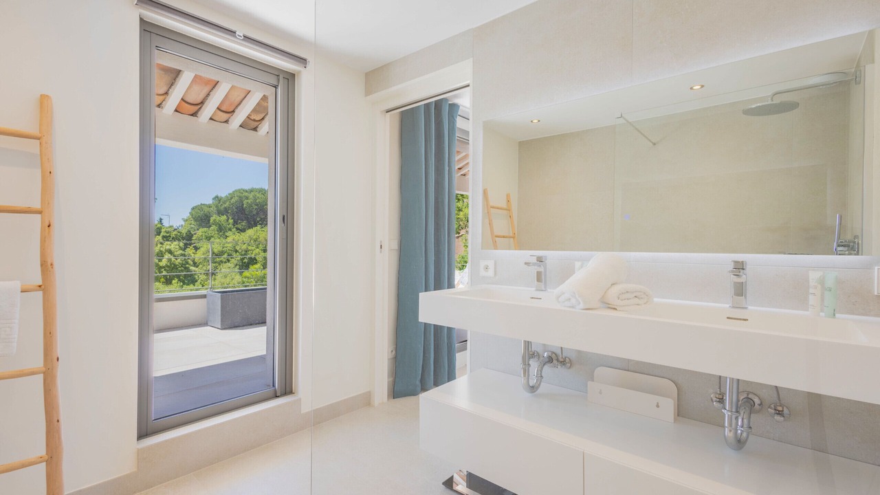 Photo of Bathroom in Guerrevieille