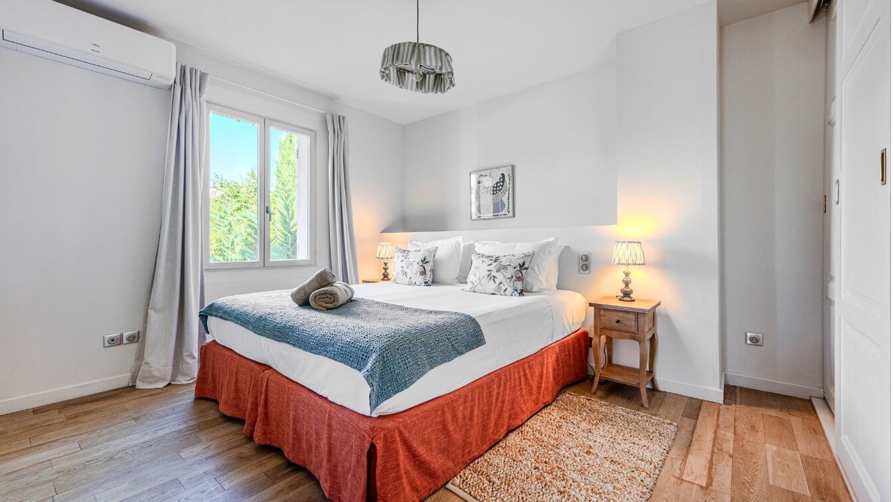 Photo of Bedroom in Maussane