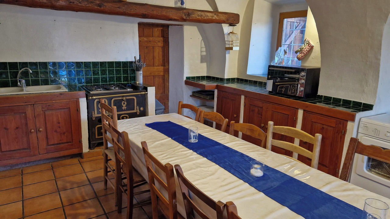 Photo of Kitchen in Faucon-de-Barcelonnette