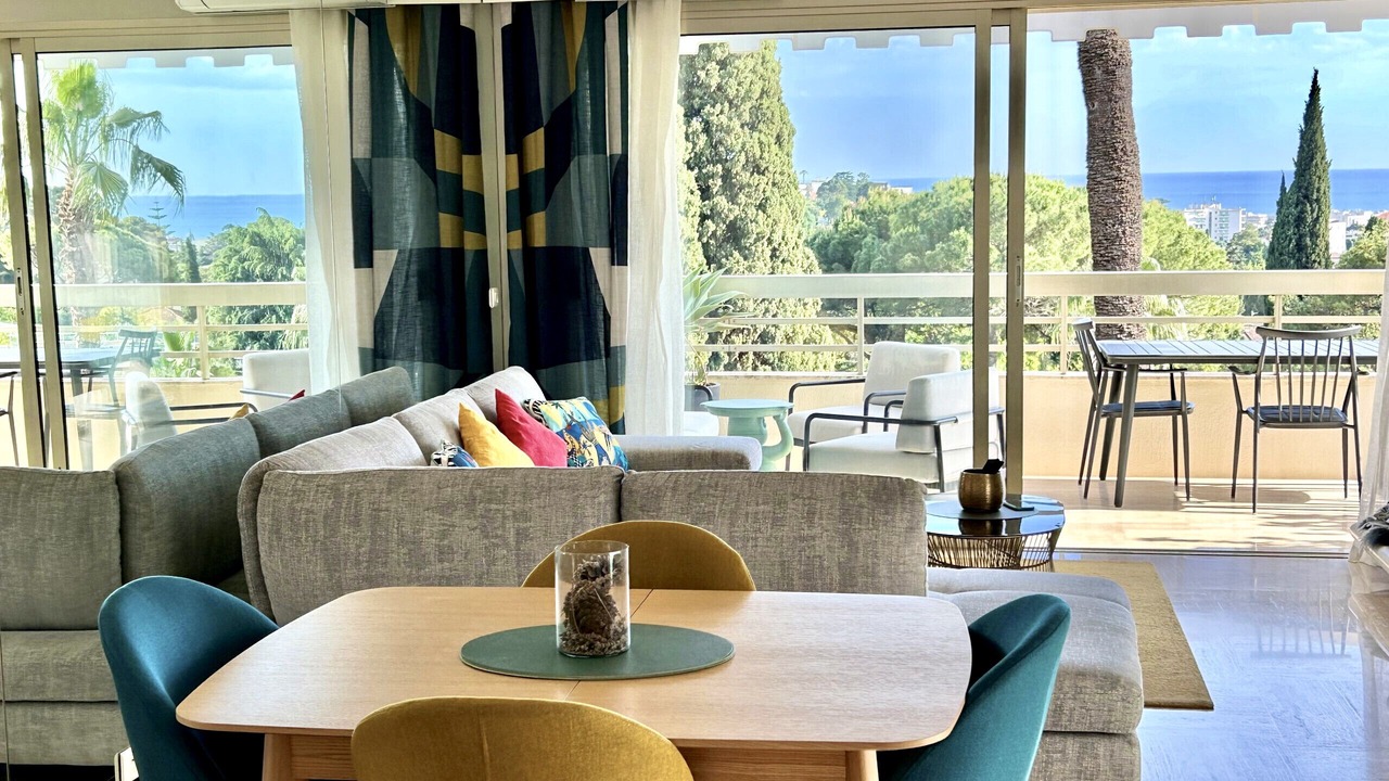 Photo of Livingroom in California - Pezou