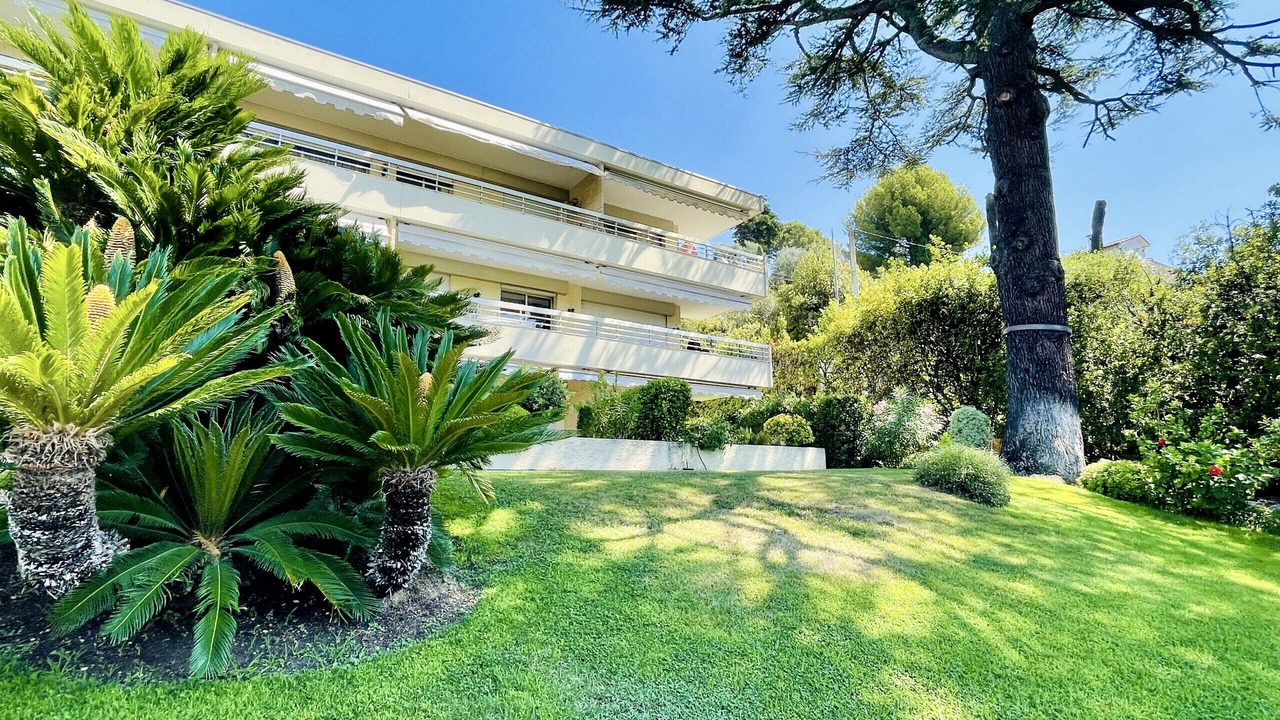 Photo of Outdoor in California - Pezou
