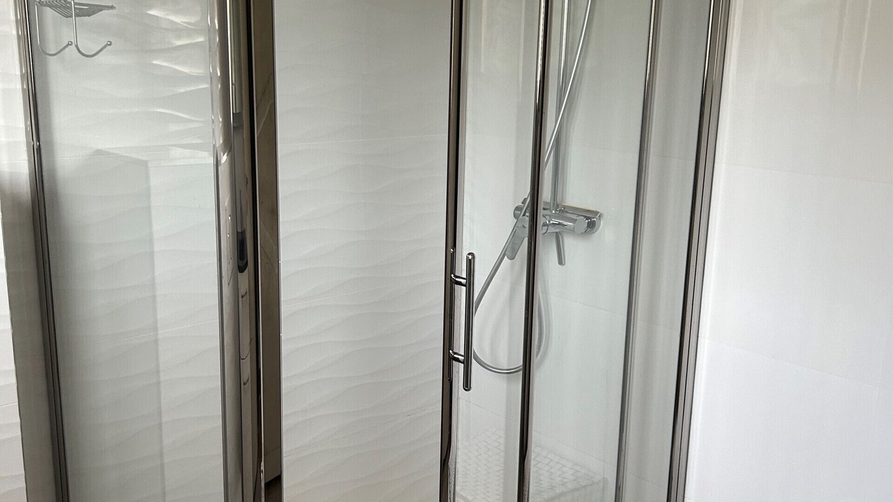 Photo of Bathroom in California - Pezou