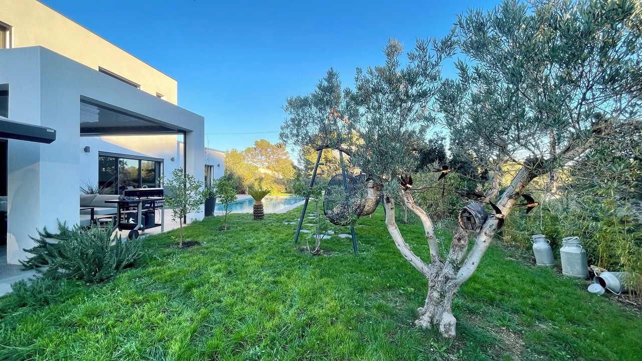 Photo of Outdoor in Lambesc