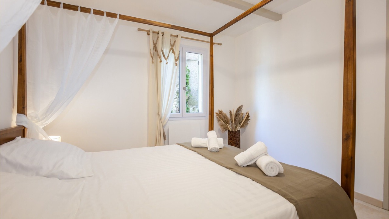 Photo of Bedroom in Eyguieres
