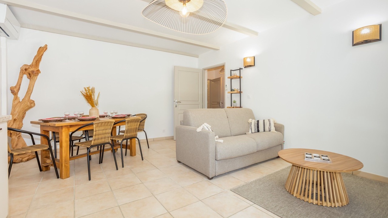Photo of Livingroom in Eyguieres