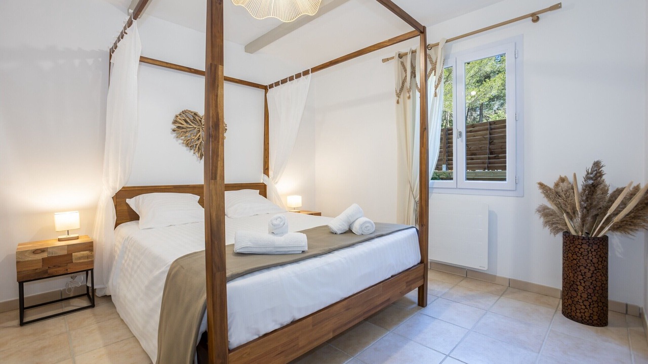 Photo of Bedroom in Eyguieres