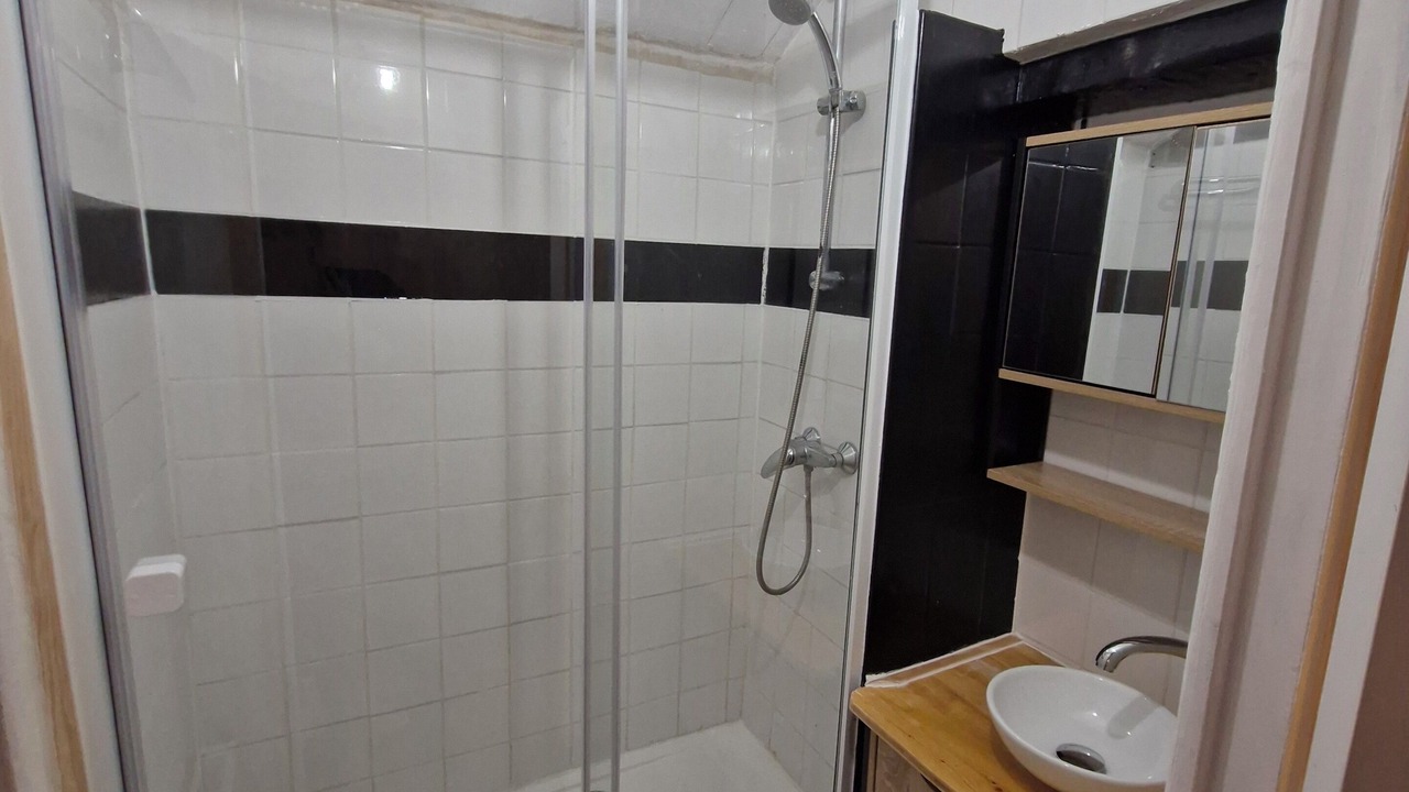 Photo of Bathroom in Faucon-de-Barcelonnette