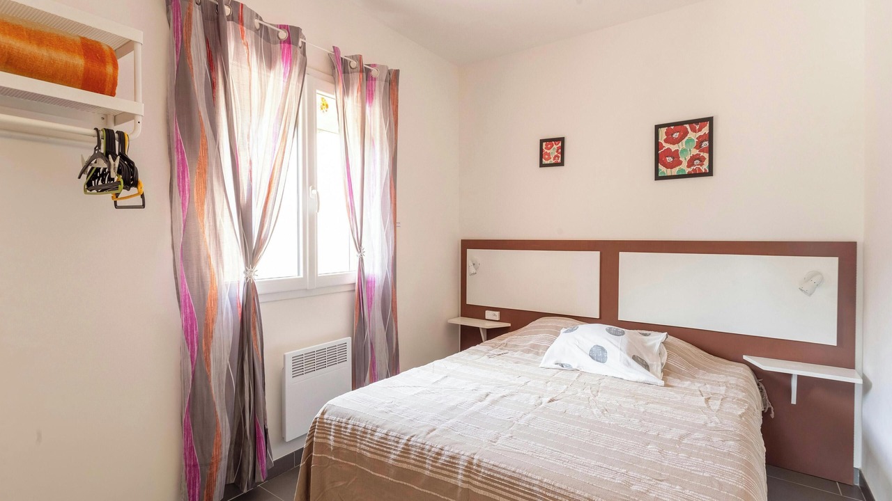 Photo of Bedroom in Montmeyan