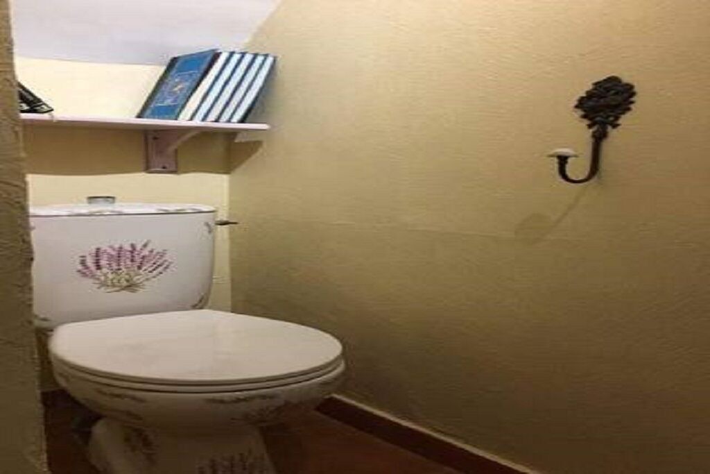 Photo of Bathroom in Arles