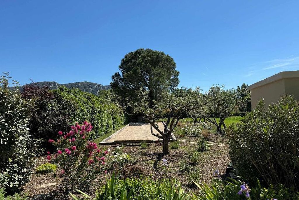 Photo of Outdoor in Robion