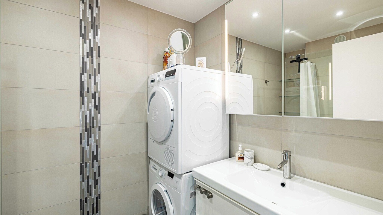 Photo of Bathroom in California - Pezou