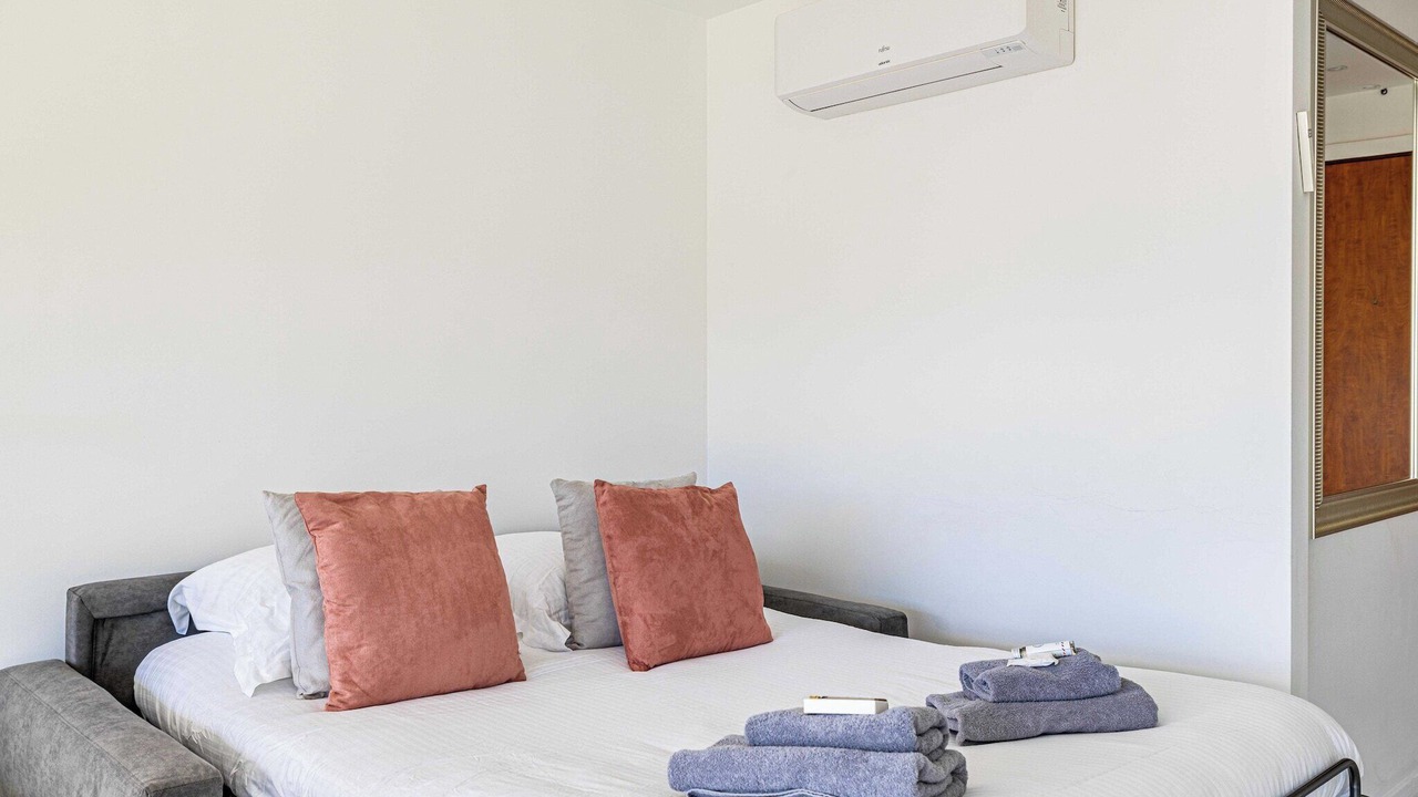 Photo of Bedroom in California - Pezou