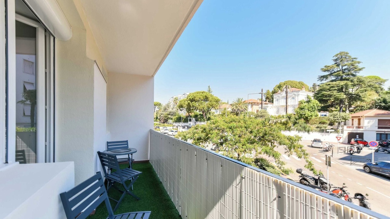 Photo of Outdoor in California - Pezou