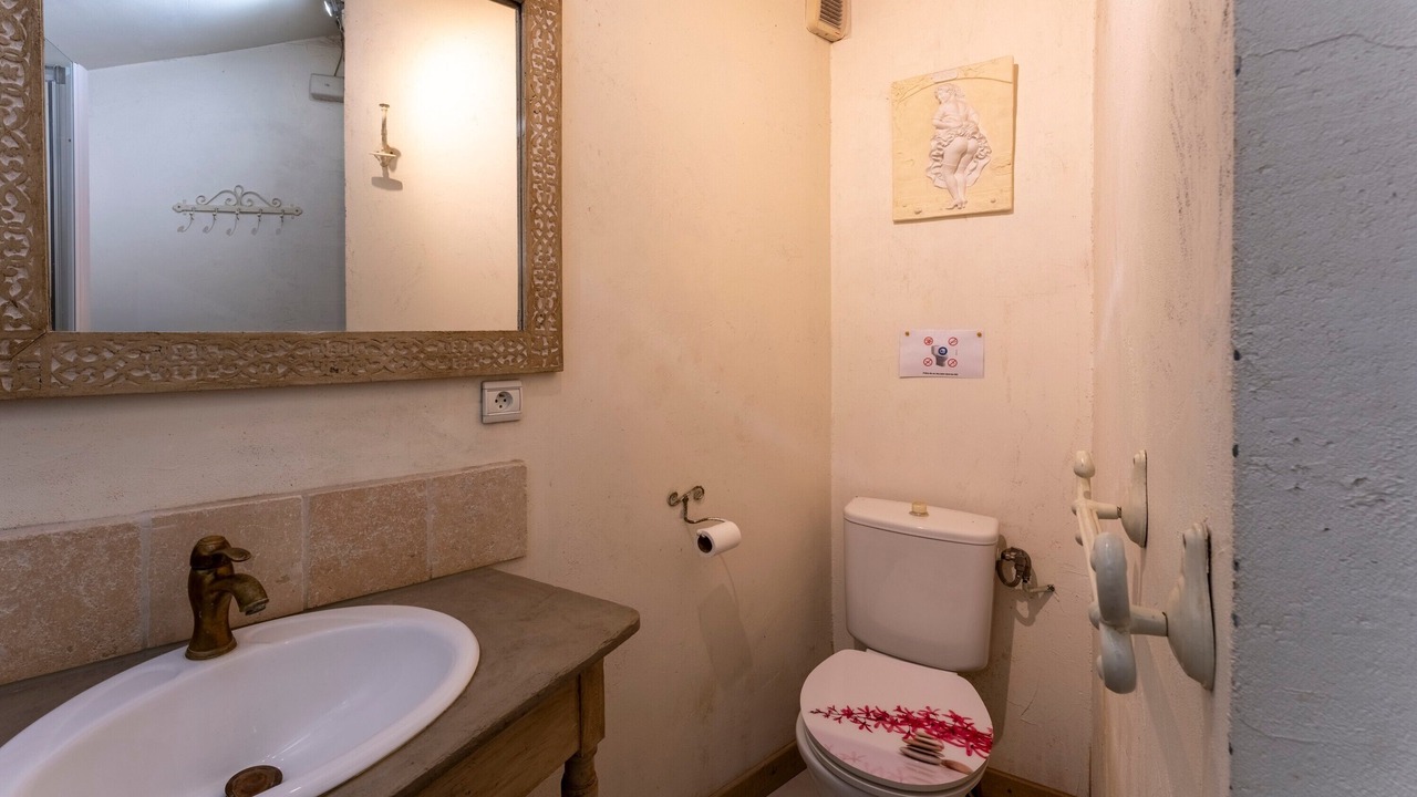 Photo of Bathroom in Velleron